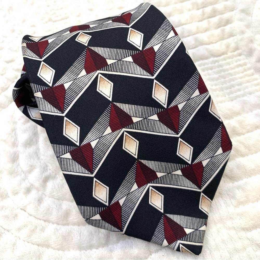 Arrow Men's Geometric Pattern Tie - Black and Red